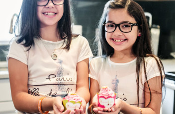 Lil Cupcake Girls No Kid Hungry Bake Sale