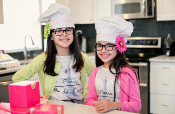 Lil Cupcake Girls and Whole Foods partnership for No Kid Hungry Bake Sale